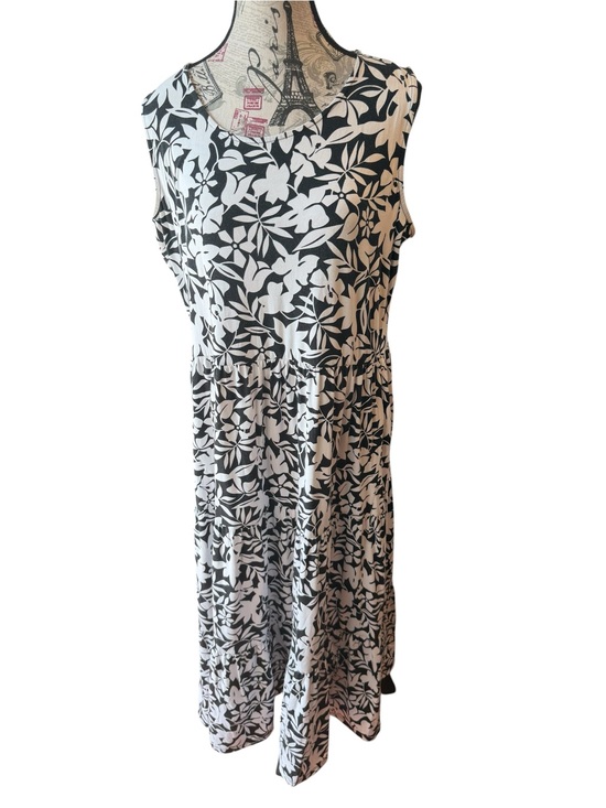 Lands' End Dresses & Skirts - Lands' End Black and White Leaf-Print Dress